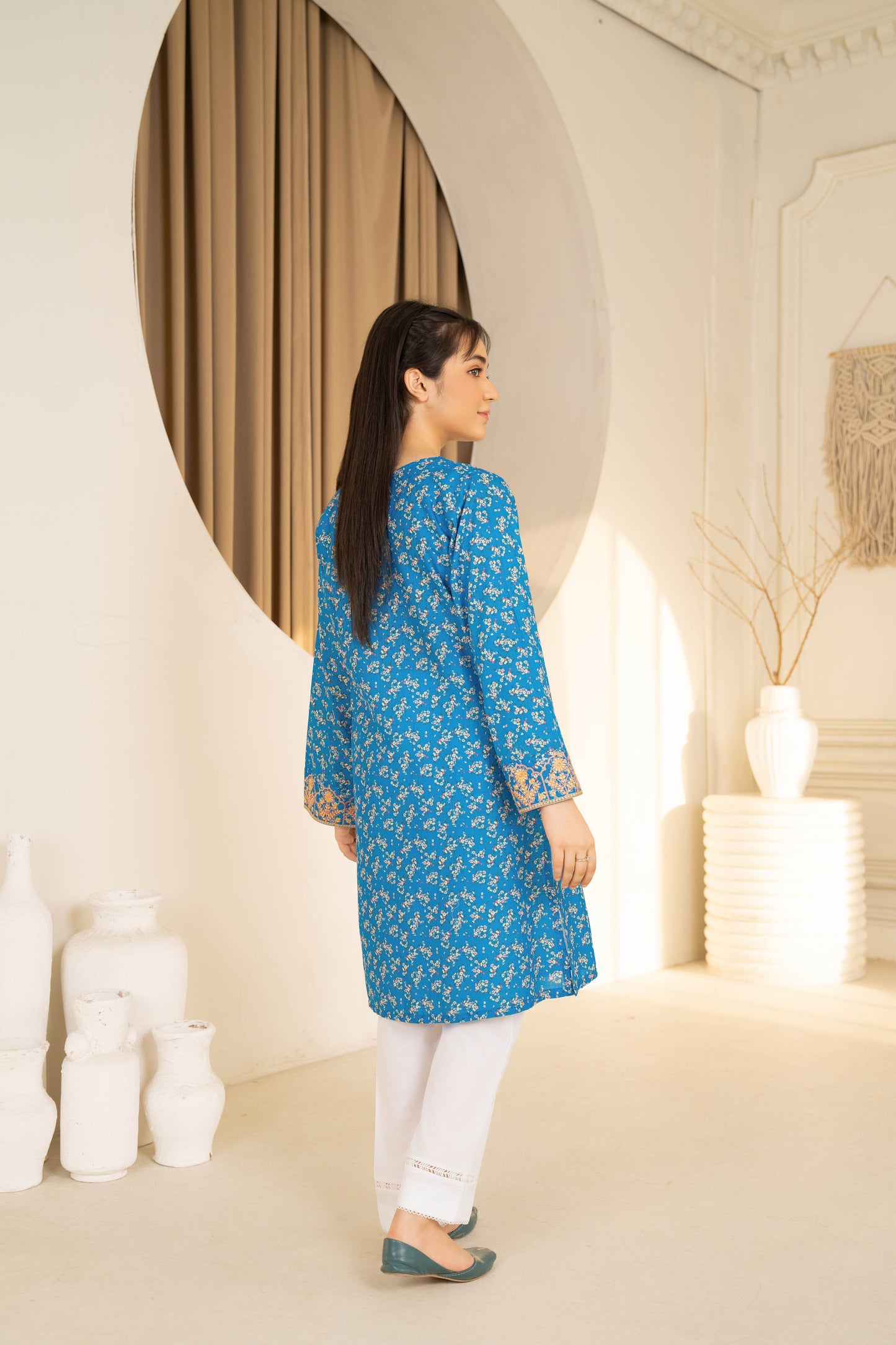 Vera - 1 piece - Embroidered Top/Kurta
