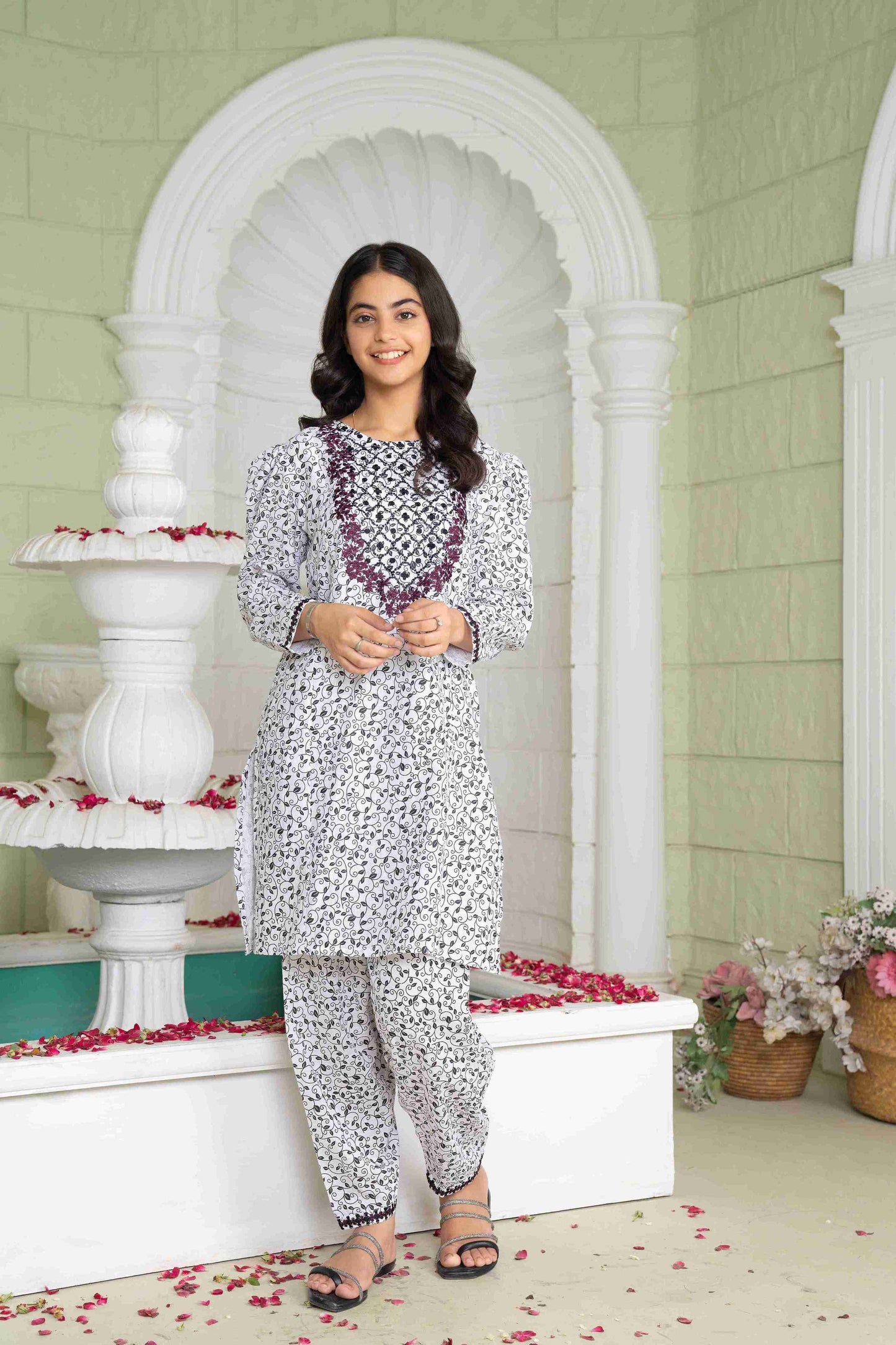 Pari - 2-piece - Printed Embroidered Suit