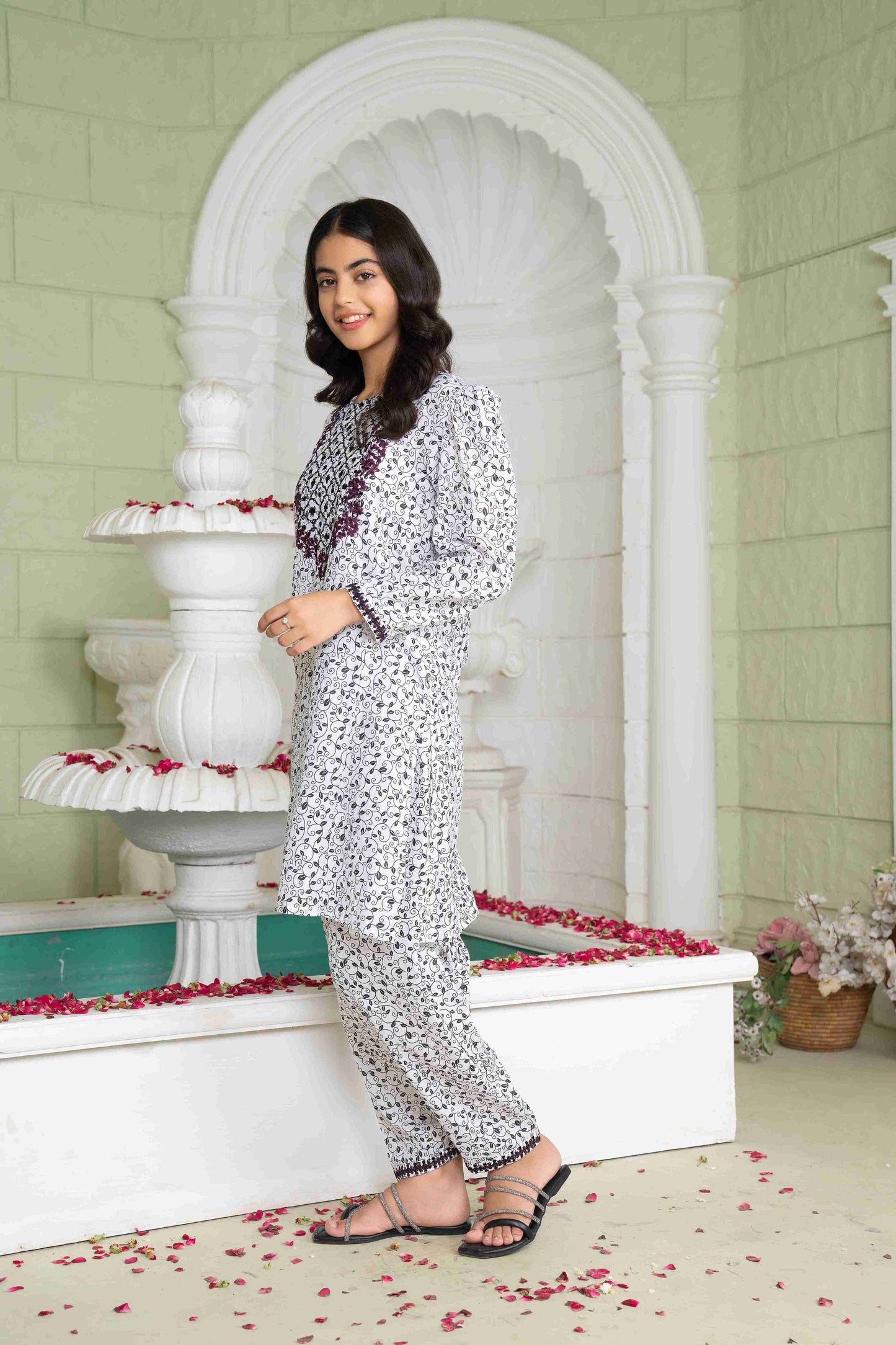 Pari - 2-piece - Printed Embroidered Suit